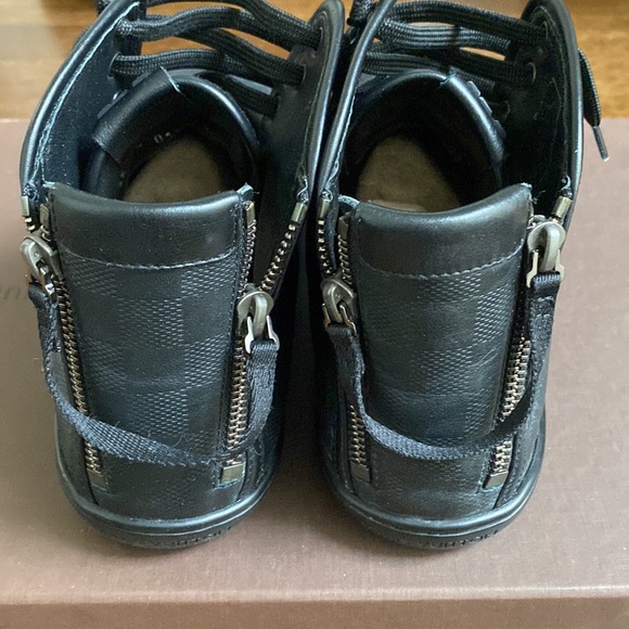 Men’s Louis Vuitton sneakers - Picture 3 of 8